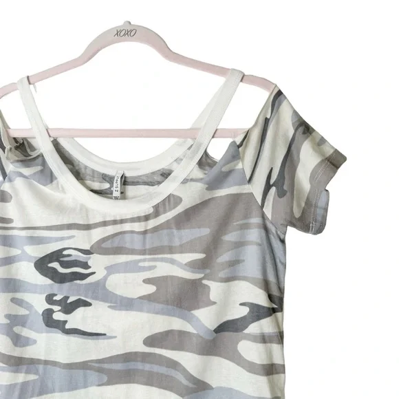 Z Supply The Camo Cold Shoulder Tee Medium - Picture 5 of 7